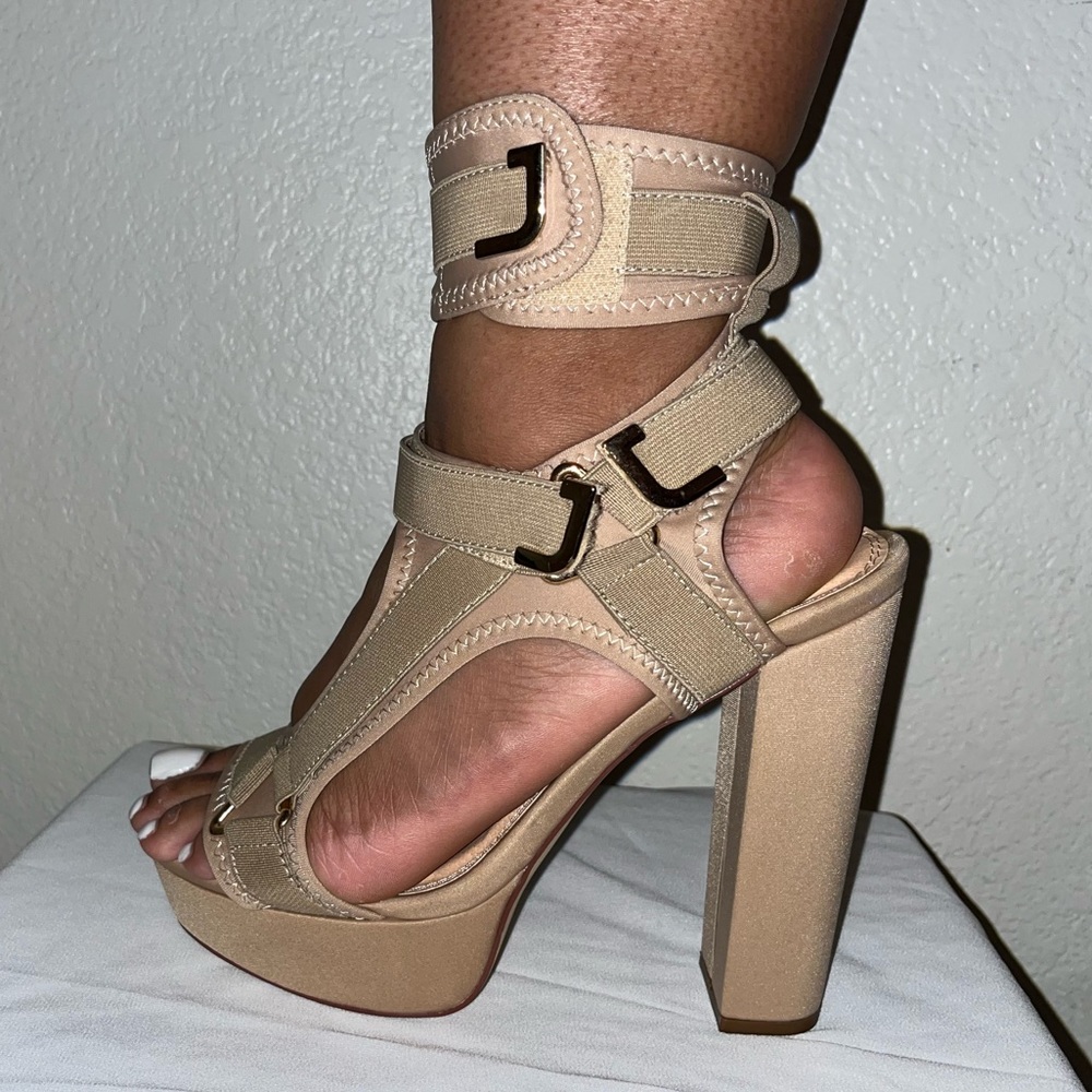 GLAMROCK “NUDE” Size 9 Womens Heels